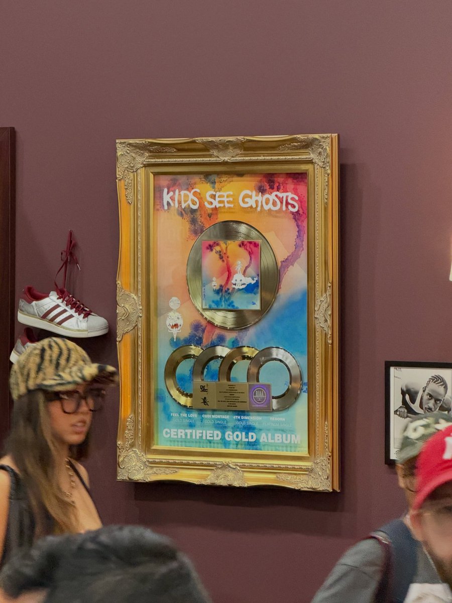 GhostTownYZY's tweet photo. Def Jam booth at Complexcon has KSG plaque 👀👻 https://t.co/9umZxNqL2b