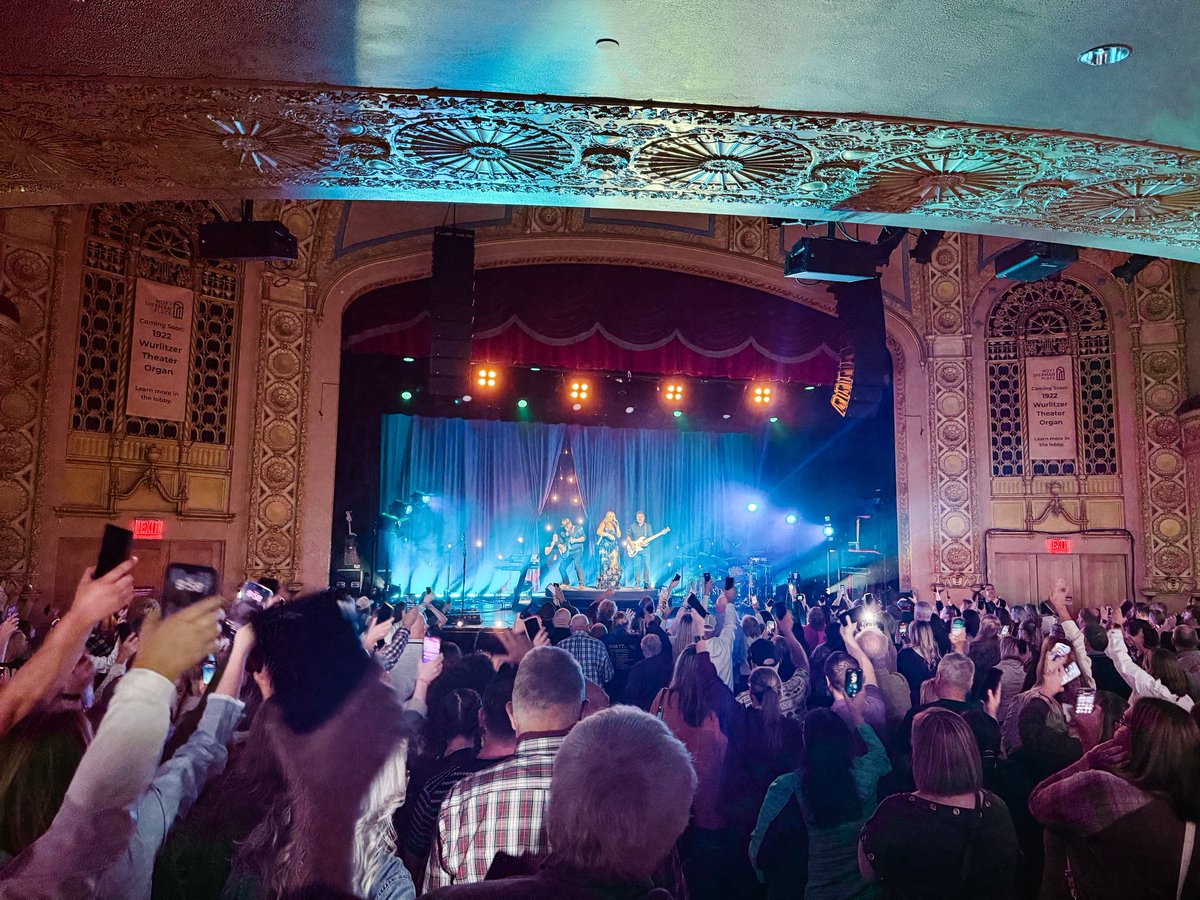 esmidt's tweet photo. We had a great time Friday night rocking with Lauren Alaina at Hoyt Sherman Place. https://t.co/2nde5A77Vi
