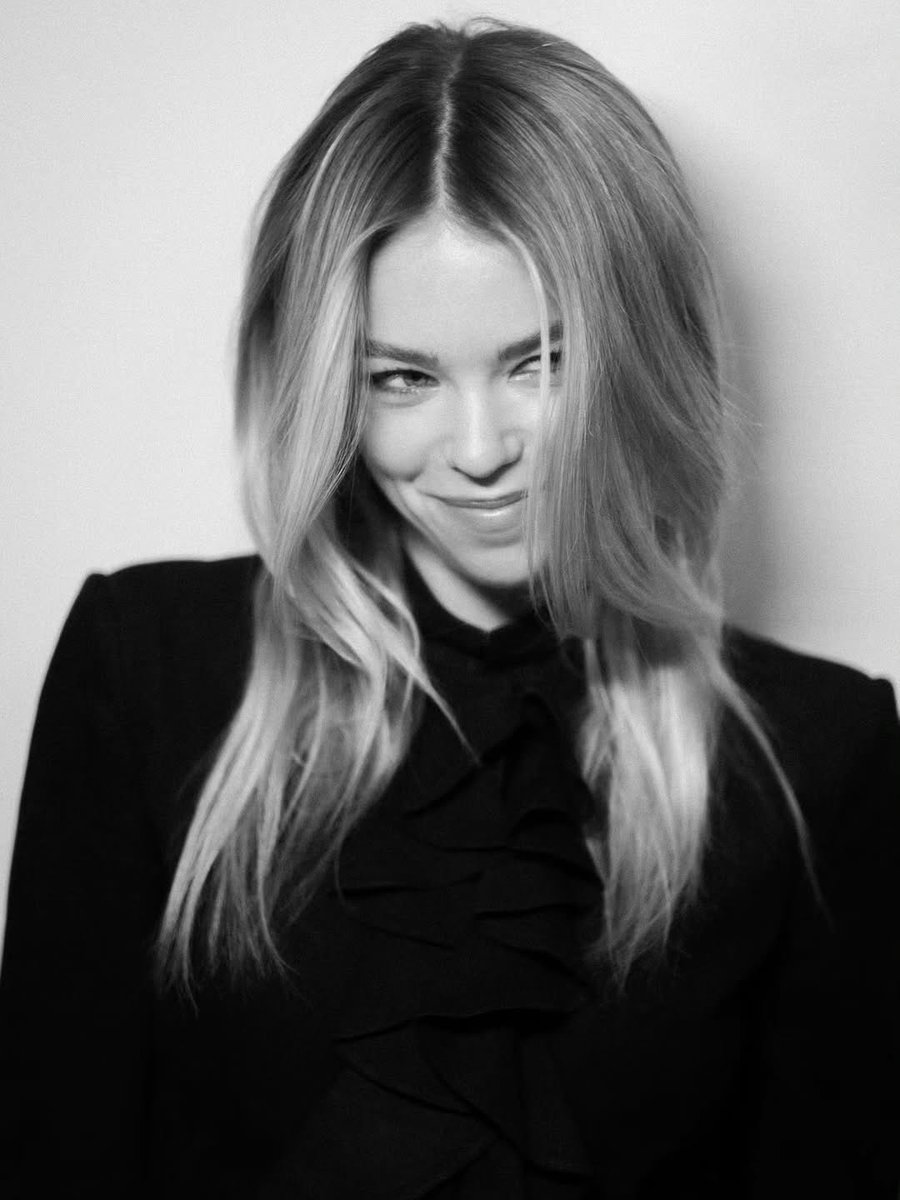 kendramerced's tweet photo. milly alcock is so stunning https://t.co/1bV3ltbOnV