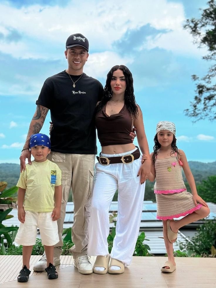loyaltykl_'s tweet photo. Este es el teroso que realmente vale la pena tener y luchar todos los días. La familia ❤️‍🩹 https://t.co/MfCOF5NhB6