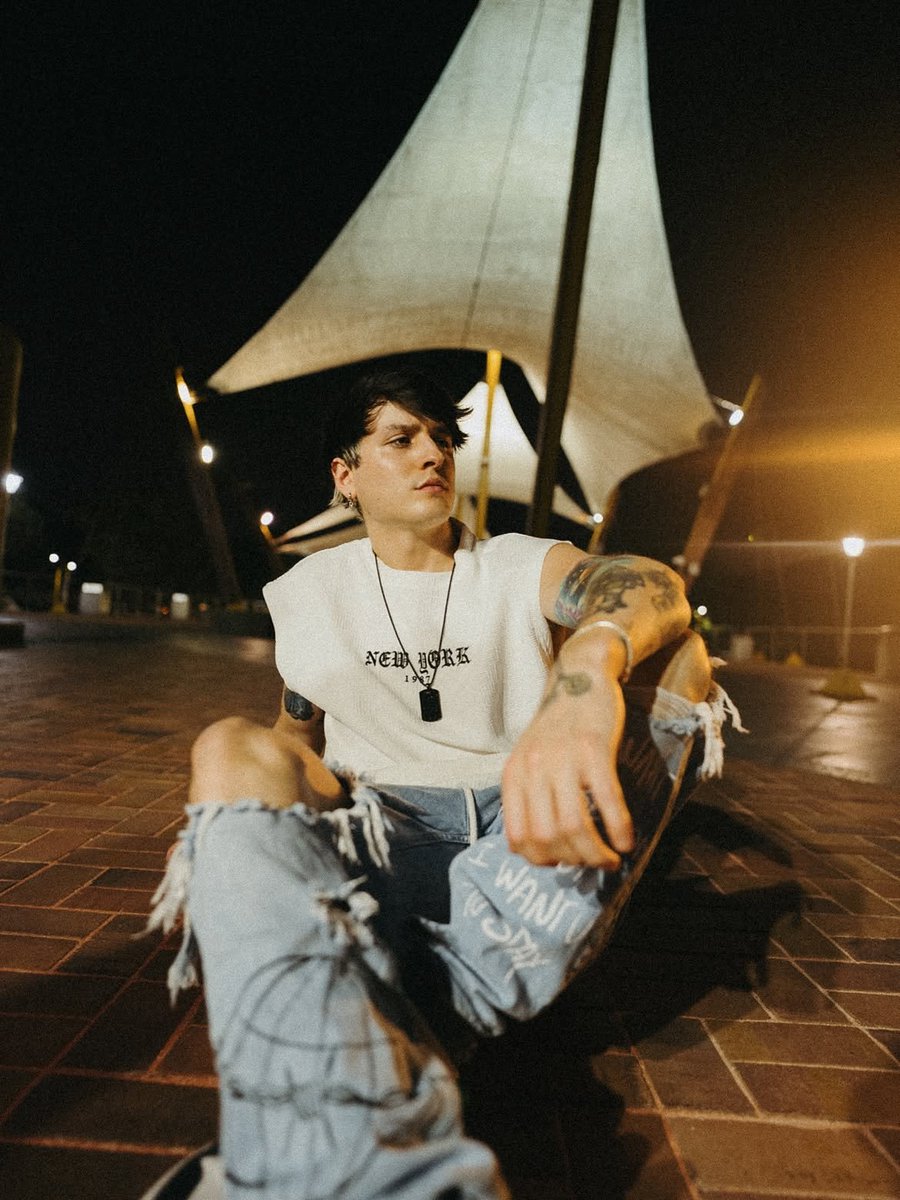 chrisveleznews's tweet photo. 📲|| Christopher vía post on Instagram 

• Cuando quieras regresar, me llamas🎶 #Aircha 🪽

#ChristopherVelez https://t.co/05J3HG0hTL