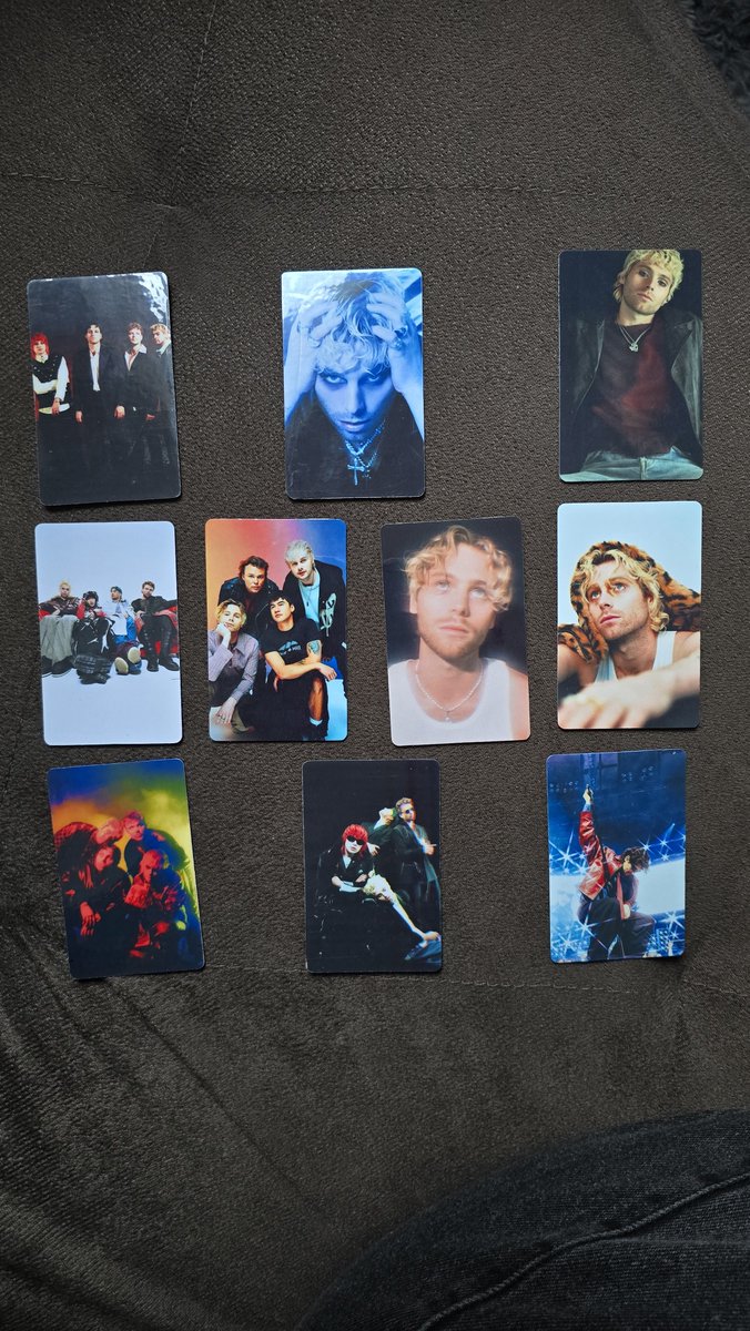 ANTIHEROl_'s tweet photo. chegaram meua photocards 🥳🥳 https://t.co/TdvND5dwQh