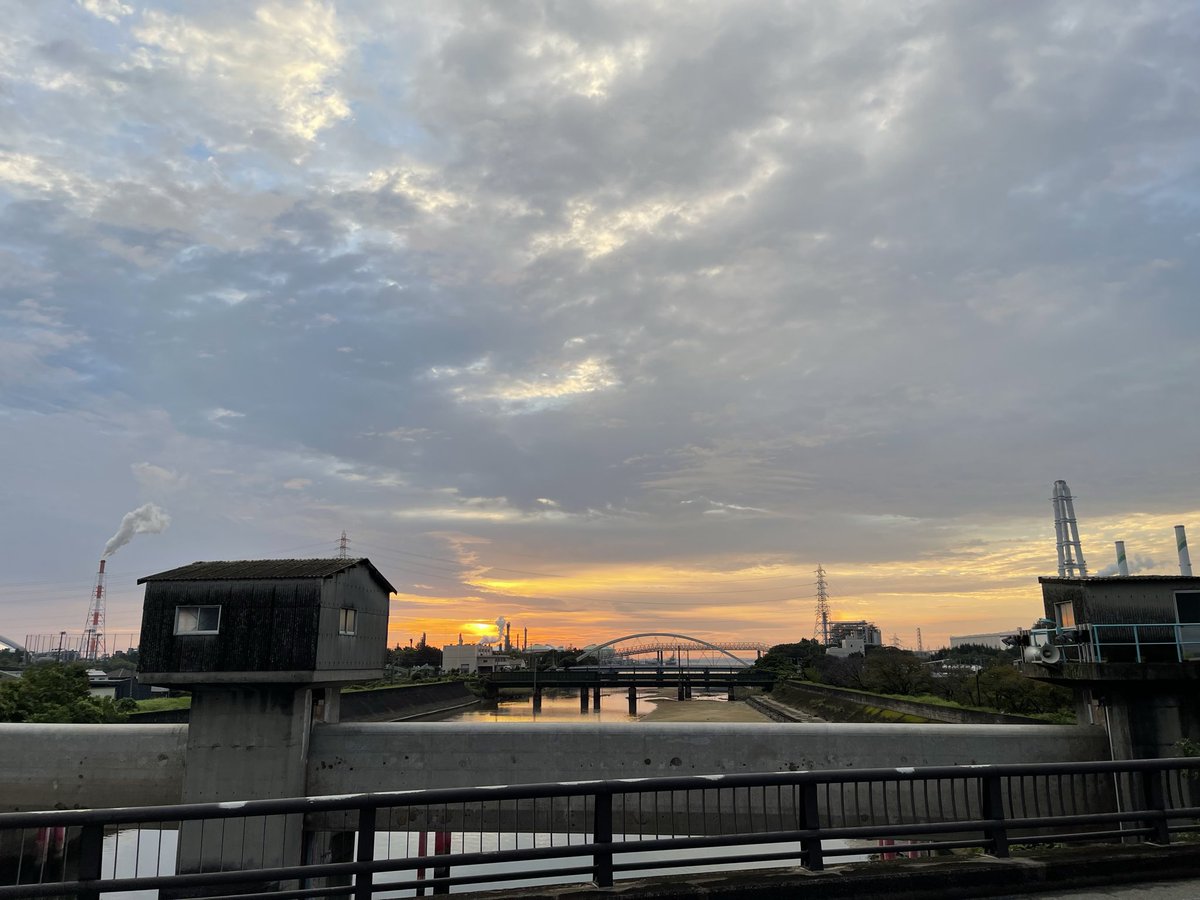 tZvhGR89OpOCmal's tweet photo. 早朝ウォーキング🚶‍♀️
気温19℃
雨が降ってなくて良かった😅 https://t.co/BNNFCFBstW