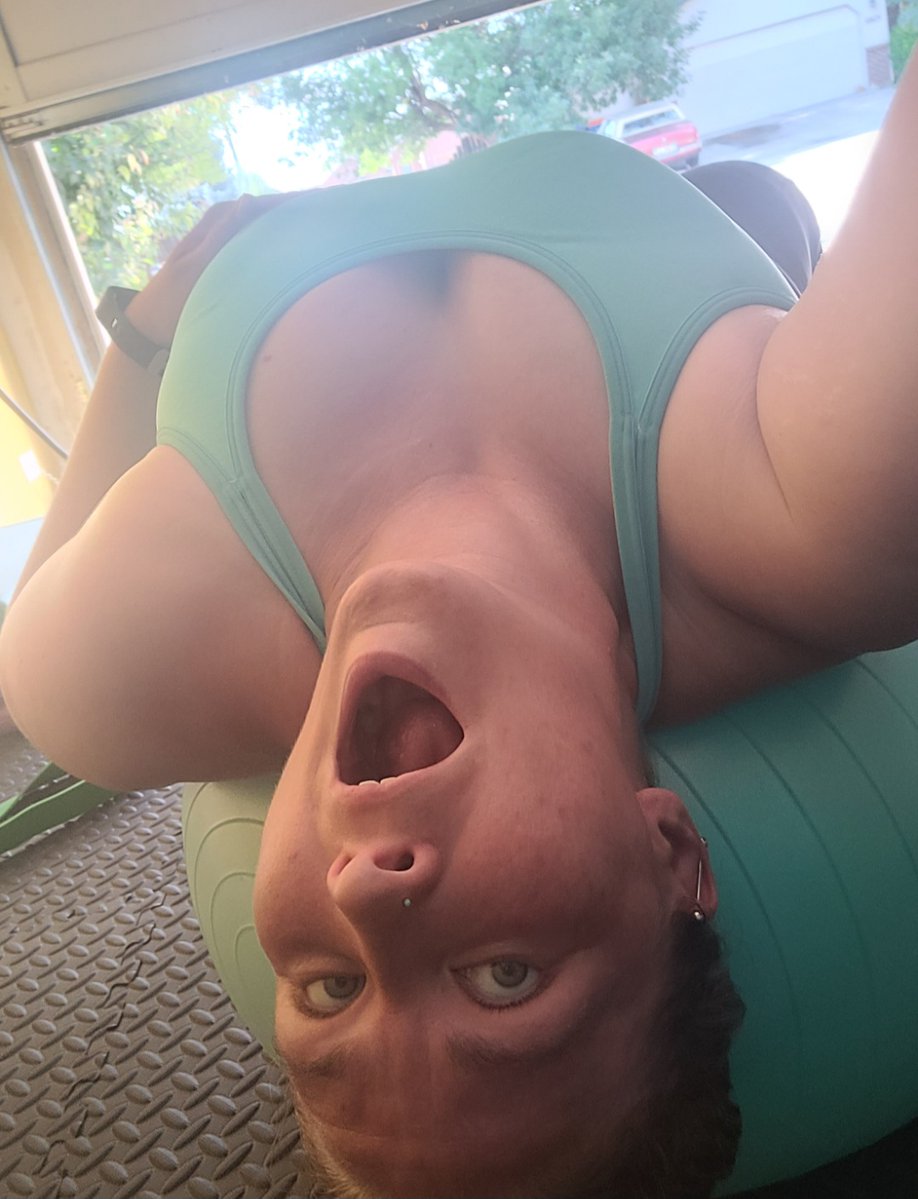 scarlettkinzley's tweet photo. Being silly after my workout! Hehe https://t.co/oKwTbR1AI1