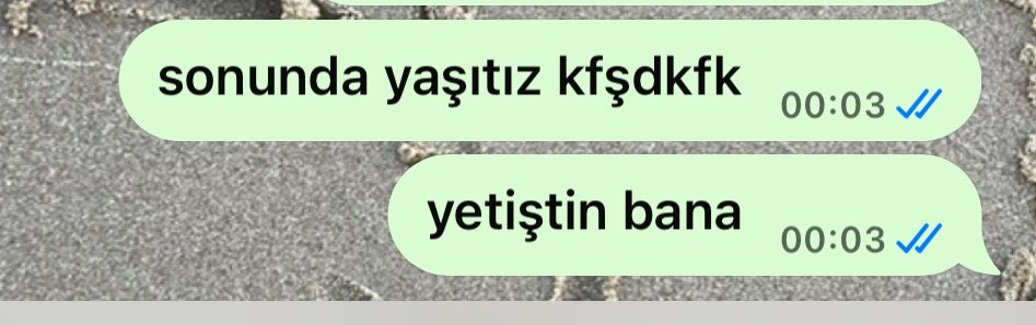 hilalsdiaryy's tweet photo. uzaktayız diye iki saat ağladıktan sonra çaktırmamaya çalışıyodum😔 https://t.co/37G3vWbUt4