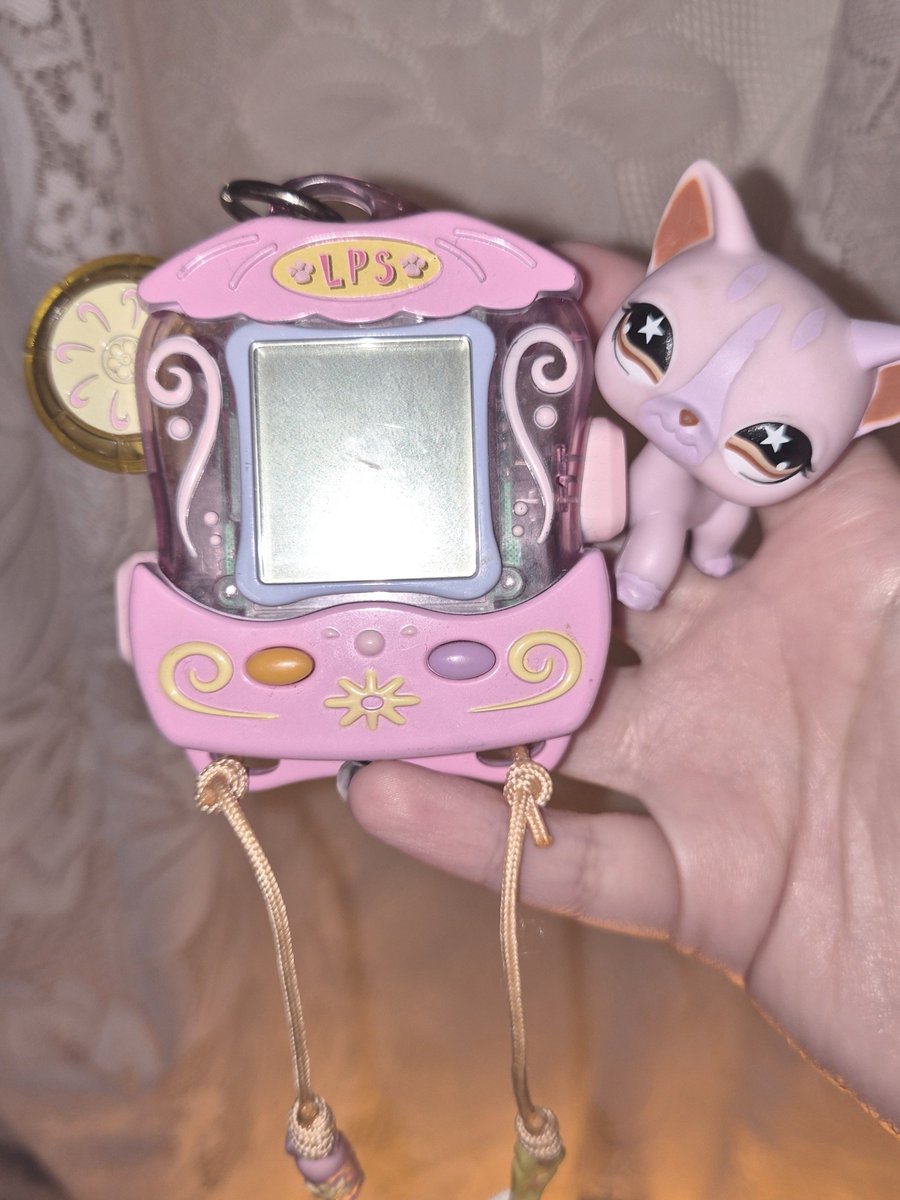 normalwoman2000's tweet photo. Ring ring https://t.co/Z4badqVoqz