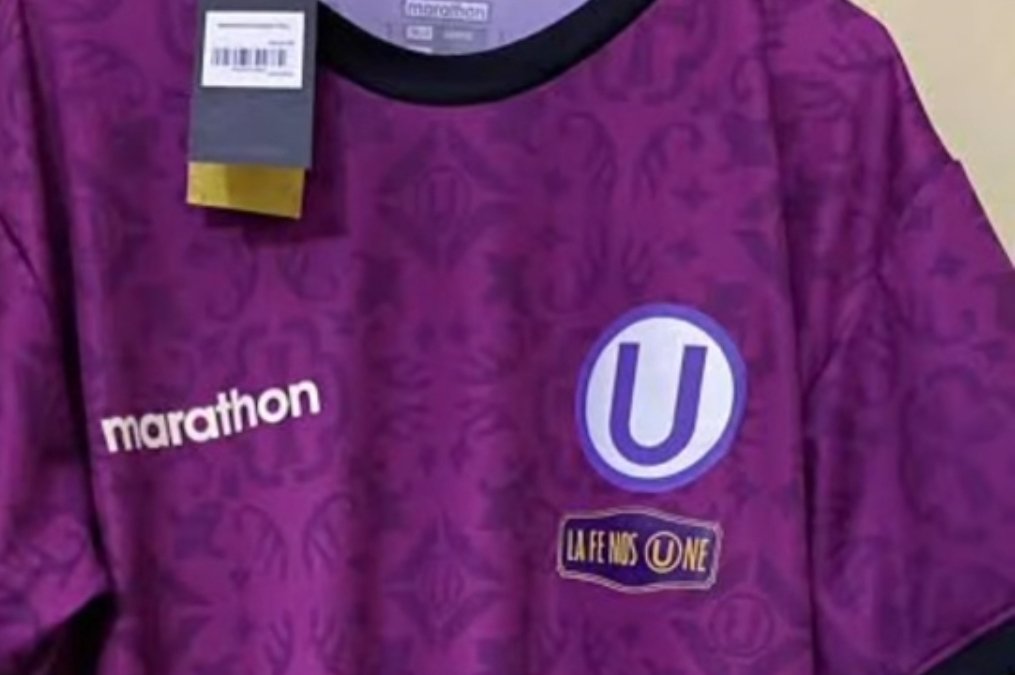 Malapalabrero's tweet photo. ¿Existe la apropiación cultural en el fútbol peruaaano? Claro que sí. Confluye la copia barata, el mal gusto, y el sentido de inferioridad, de una oficina de márketing sinverguenchona ferrarizada. Octubre es, solo y solo será de AL. Se tuvo que decir y se dijo. https://t.co/WdD4kXiQUa