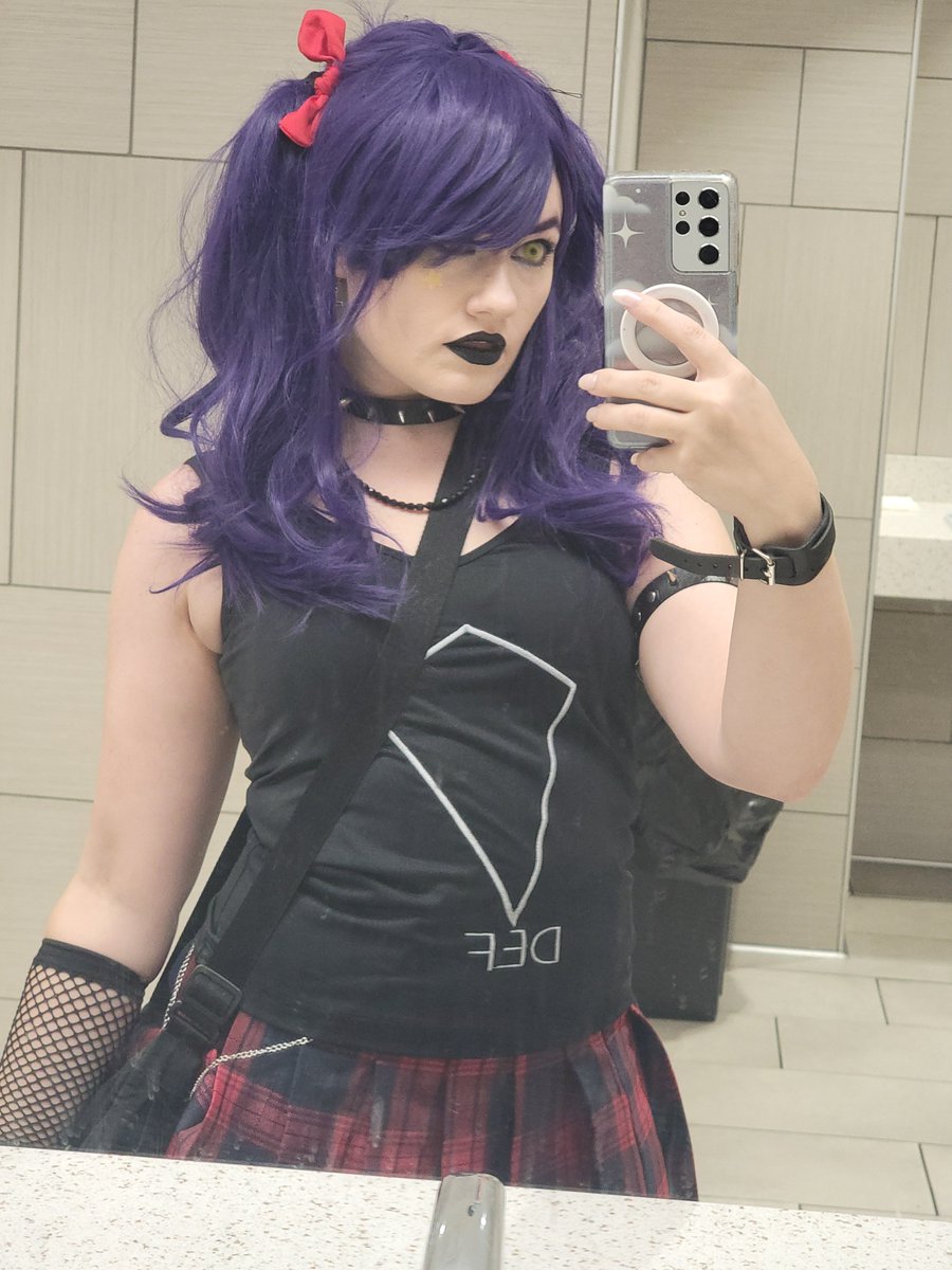 LittleFantasyab's tweet photo. Mona bathroom selfies 😆 https://t.co/4owqqeYx99