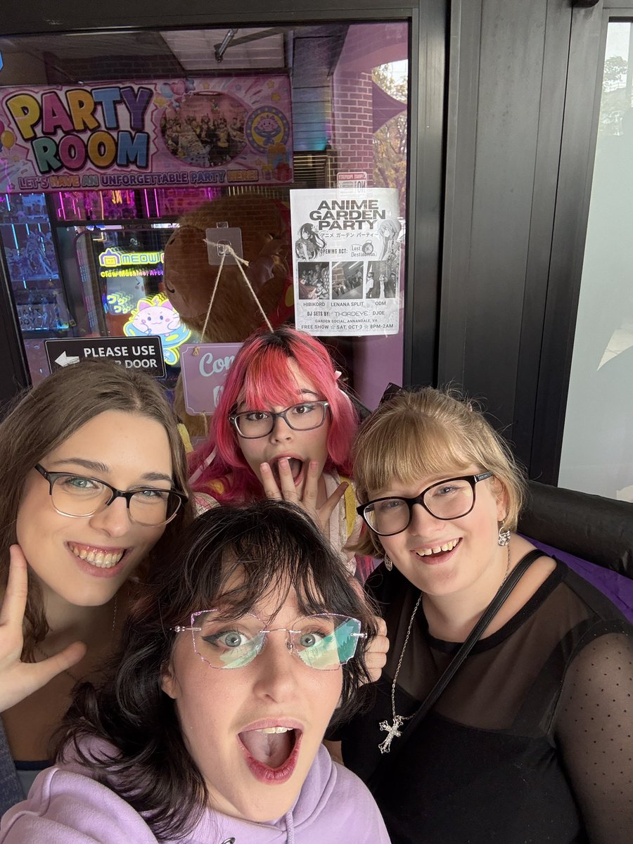 lostdest_aden's tweet photo. anime garden party in a few hours !!!!!!!!!!!! see u tonight!!!!!! 🧭💜🩷🩵💚 https://t.co/DqfrhcWvcy