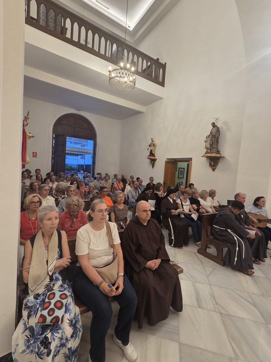 casa_asis's tweet photo. Hoy Jueves hemos sido privilegiados en nuestra Casa con la celebración del tercer día de quinario en preparando por toda la Familia Franciscana de la Diócesis de Córdoba  en preparación para celebrar el VIII Centenario del Tránsito de Nuestro Padre San Francisco. https://t.co/8kzh7E0mqS