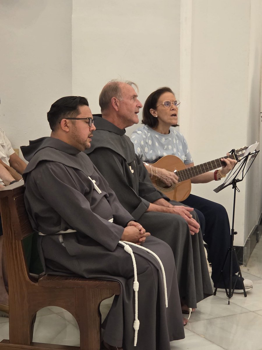 casa_asis's tweet photo. Hoy Jueves hemos sido privilegiados en nuestra Casa con la celebración del tercer día de quinario en preparando por toda la Familia Franciscana de la Diócesis de Córdoba  en preparación para celebrar el VIII Centenario del Tránsito de Nuestro Padre San Francisco. https://t.co/8kzh7E0mqS