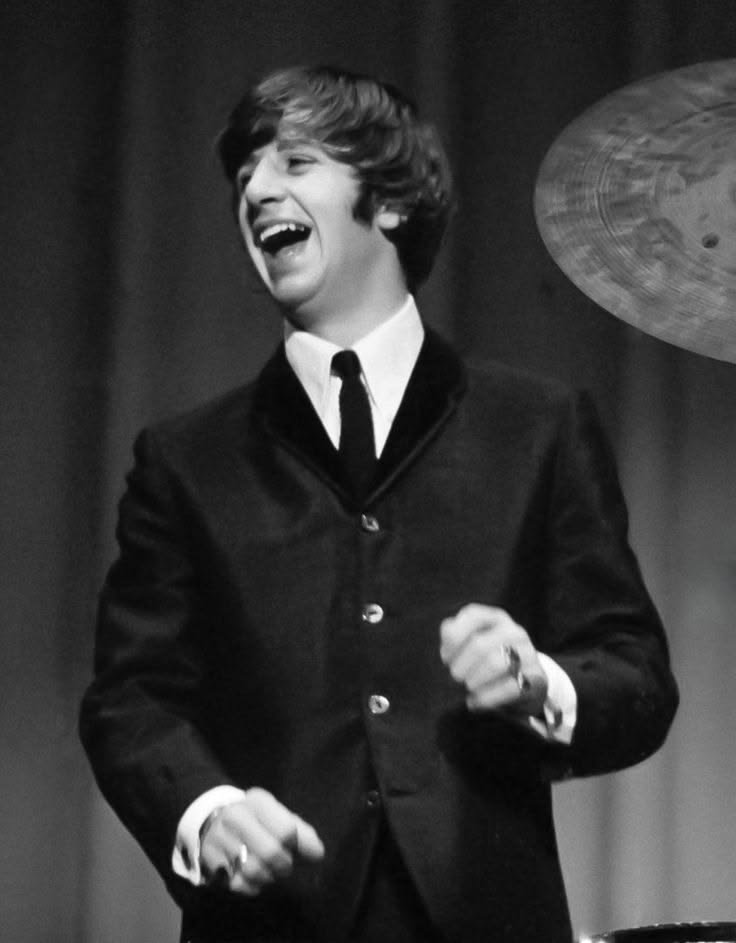 pupcupdotcom's tweet photo. me when im the jolliest mf in the band https://t.co/T6GDBuXIjO
