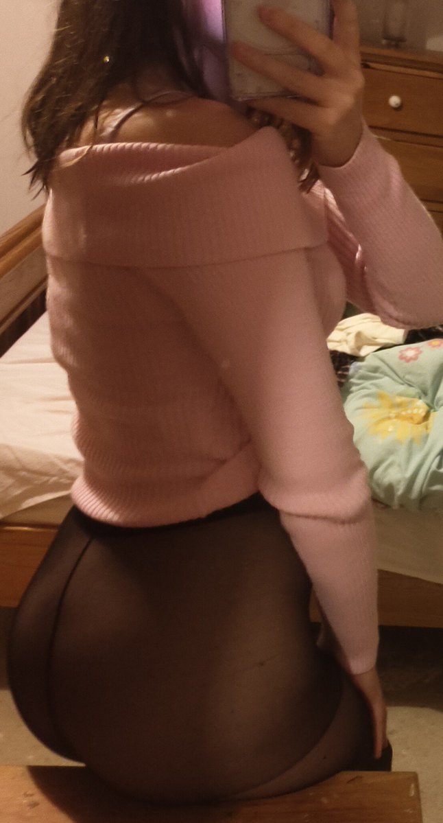 ctzzie's tweet photo. It's difficult to angle my fat ass tbh https://t.co/8z8Wm5kLVJ