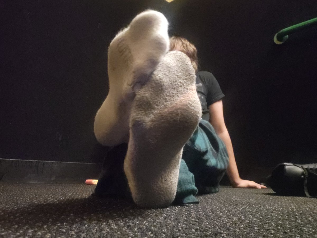 Jacob667171's tweet photo. I hope yall like my feet, they smell so fucking bad rn #feetfetısh #feetworshi̇p #socks https://t.co/quirggOAkz
