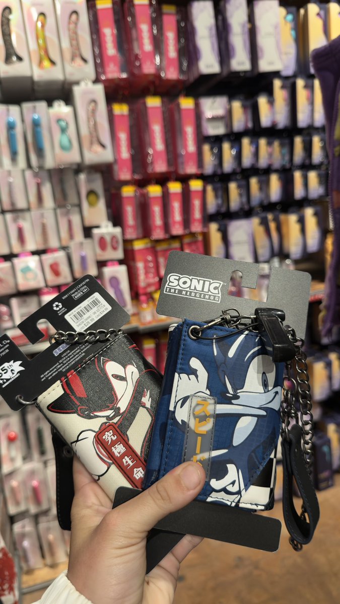 candyypirate's tweet photo. I GOT THE SONIC WALLETS https://t.co/XuqCC7DPWG