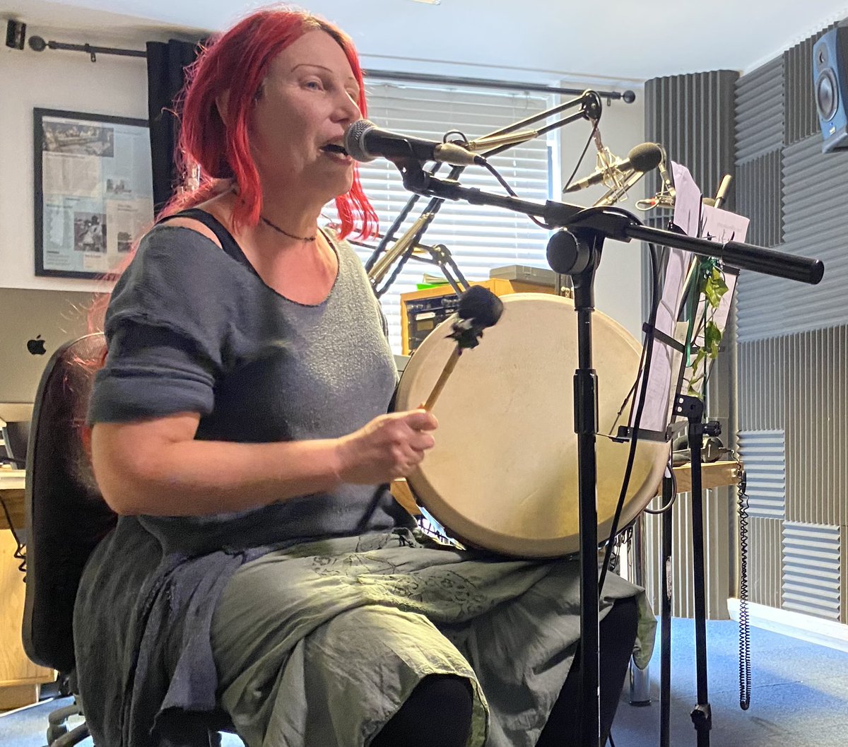 Spiddly's tweet photo. Currently listening to ‘Between Coruscating Trees’ by Seven-Headed Raven - Bandcamp https://t.co/3rLyFgwfBt Apple Music https://t.co/u9VPZBlmaJ Spotify https://t.co/gybg0LoFSa #music

Live performance on the #HelloGoodbyeShow on @ResonanceFM https://t.co/yvW4k5QeM5 #radio https://t.co/Qm9dELJZ1F