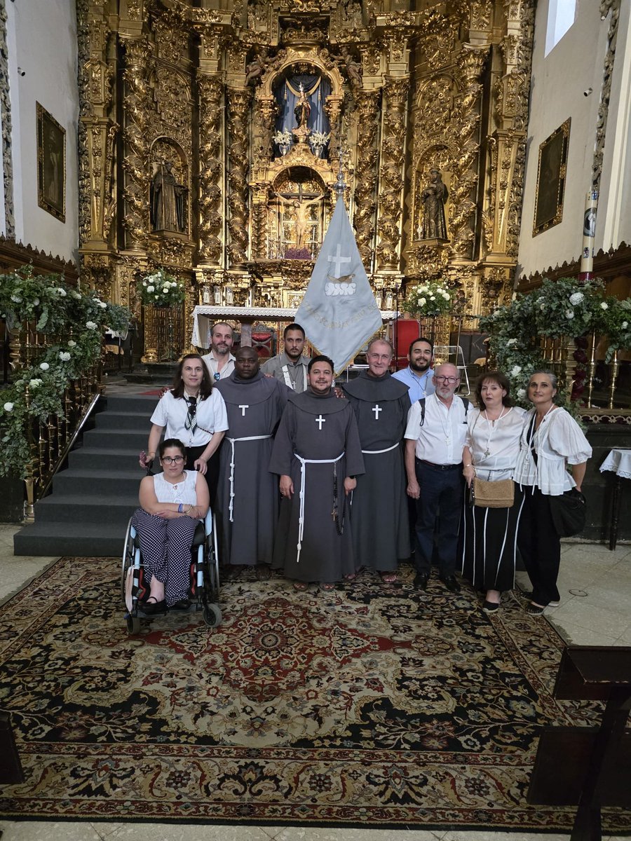 casa_asis's tweet photo. Y llegó el gran día de Celebrar el Jubileo de los 800 años del Tránsito de San Francisco "Señor recibe mi Vida" con una Procesión desde la Iglesia de San Francisco y San Eulogio has la S.I Catedral, dónde juntos a otras comunidades religiosas con espiritualidad franciscana. https://t.co/cXjEf2ZhCP