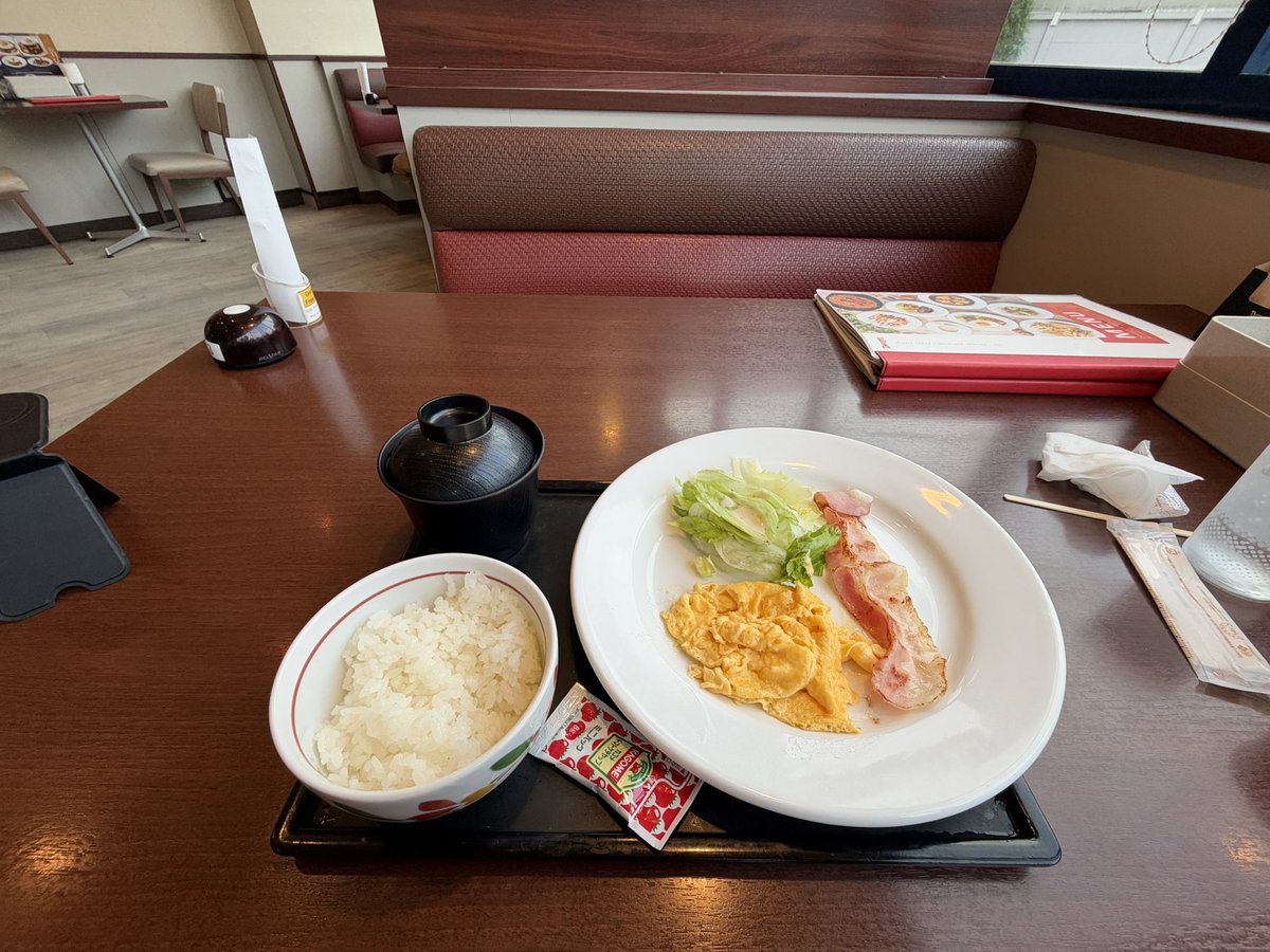 riotharuhi's tweet photo. おはようございます ❗️
朝ごはんをいただきます❗️ 
デニーズです‼️
#ちいかわ #ハチワレ #うさぎ #朝ごはん https://t.co/LySyNAWqnL
