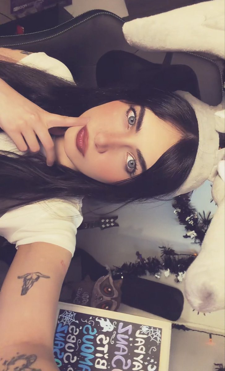 marie_moone's tweet photo. En streamsitooo vennn plis plis plis https://t.co/xfBQnfvRaK