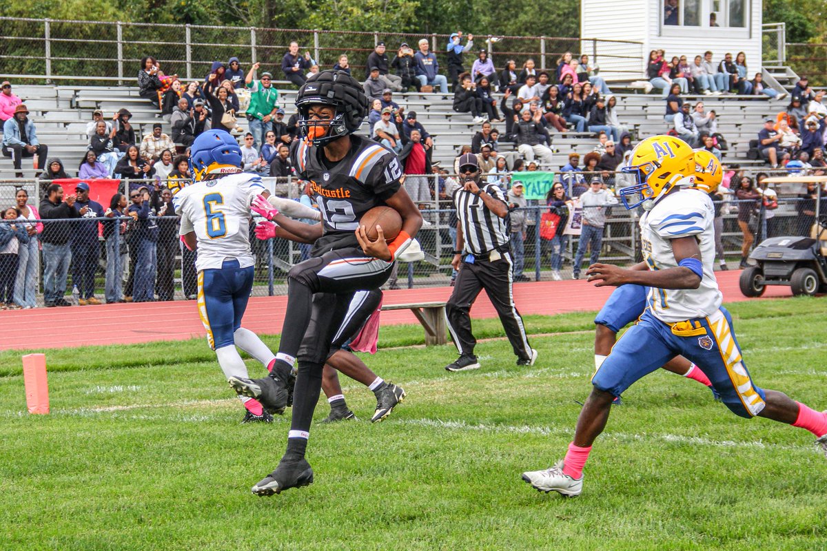 MrStrictlyGP's tweet photo. Delcastle tops A.I. DuPont 39-6 and celebrates homecoming 2026 

#delhs https://t.co/ZJpr8LPeLn