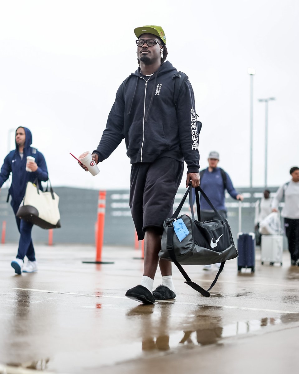 dallascowboys's tweet photo. off to H-town 🛫

#DALvsHOU | #DallasCowboys https://t.co/ACLe99jxDw