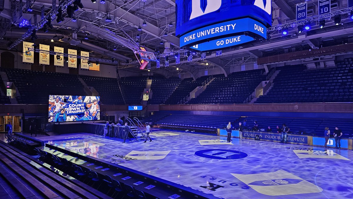 MattGilesBD's tweet photo. I am here inside Heaven on Earth. Looking sharp! Duke basketball!😈🏀 https://t.co/nNgMd7fifR