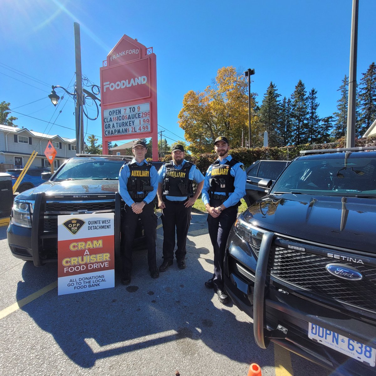 OPP_ER's tweet photo. #QuinteOPP Proud to support #OperationFullPlate today!
#QuinteOPP #OPPAuxiliary members were at Frankford Foodland and Metro in Trenton, collecting donations for Ontario families facing food insecurity.
Filling plates. Supporting communities. Together we can fight hunger.
Drop off non-perishables today or find a location near you: https://t.co/HOqcOO5YcC
~
Nous sommes fiers de soutenir l’#OperationFullPlate aujourd’hui!
Les membres de #QuinteOPP et de l’OPPAuxiliary étaient présents au Frankford Foodland et au Metro de Trenton pour recueillir des dons destinés aux familles ontariennes en situation d’insécurité alimentaire.
Remplir des assiettes. Soutenir les communautés. Ensemble, nous pouvons lutter contre la faim.
Apportez des denrées non périssables dès aujourd’hui ou trouvez un point de collecte près de chez vous : https://t.co/HOqcOO5YcC
#OPP #FoodDrive #Quinte ^dy