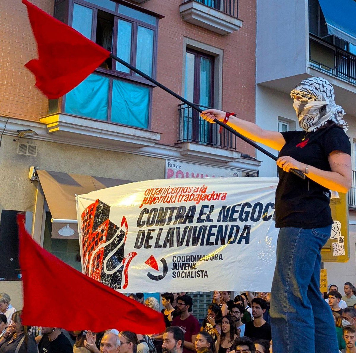 CJS_Malaga's tweet photo. 🚩| Hoy hemos demostrado que existe una juventud dispuesta a organizarse.

Málaga no será un nido de buitres.

𝑨𝒄𝒂𝒃𝒆𝒎𝒐���� 𝒄𝒐𝒏 𝒆𝒍 𝒓𝒆𝒏𝒕𝒊𝒔𝒎𝒐.
𝑳𝒖𝒄𝒉𝒆𝒎𝒐𝒔 𝒑𝒐𝒓 𝒍𝒂 𝒗𝒊𝒗𝒊𝒆𝒏𝒅𝒂.
𝑳𝒖𝒄𝒉𝒆𝒎𝒐𝒔 𝒑𝒐𝒓 𝒆𝒍 𝒔𝒐𝒄𝒊𝒂𝒍𝒊𝒔𝒎𝒐. https://t.co/cT3Et1s5zH