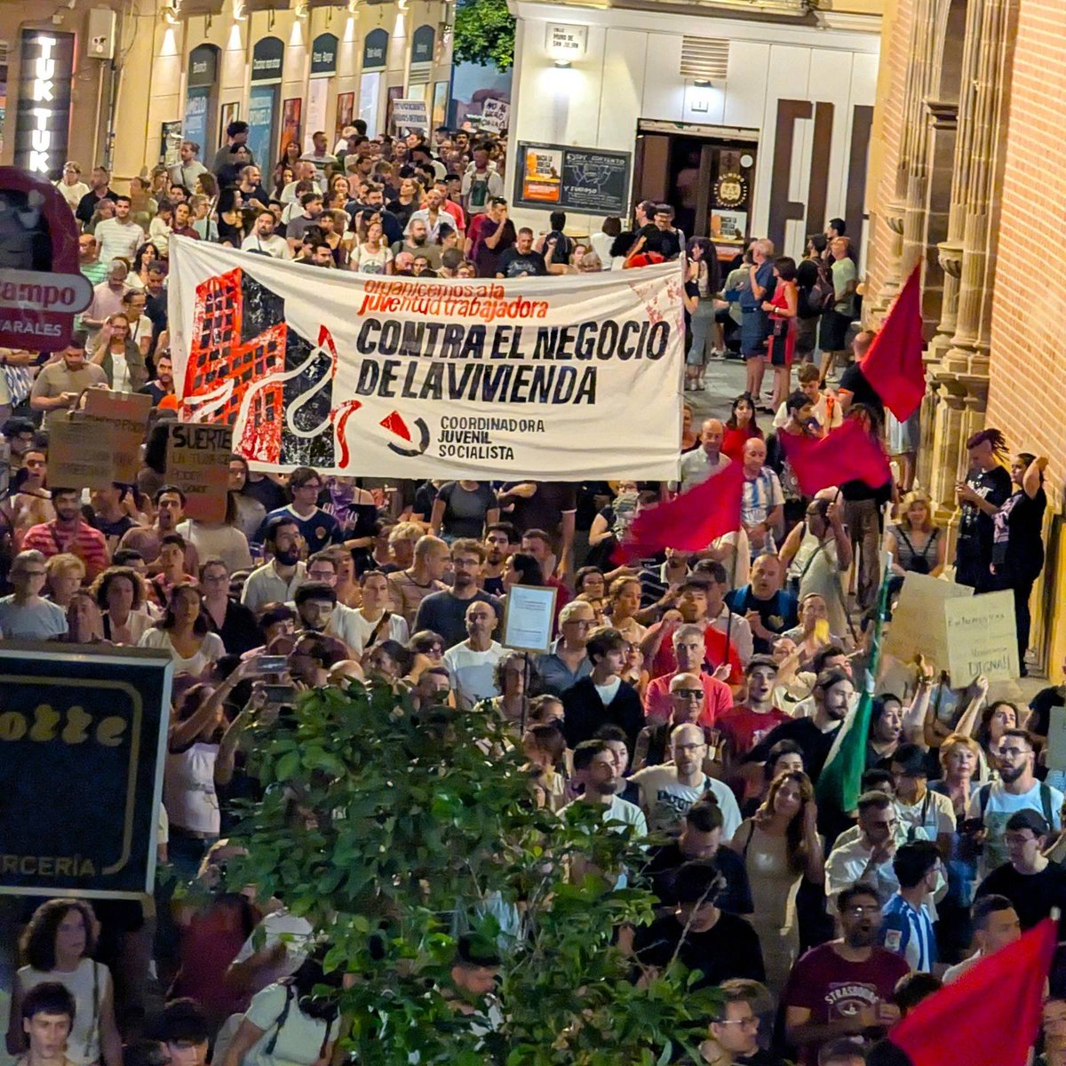 CJS_Malaga's tweet photo. 🚩| Hoy hemos demostrado que existe una juventud dispuesta a organizarse.

Málaga no será un nido de buitres.

𝑨𝒄𝒂𝒃𝒆𝒎𝒐���� 𝒄𝒐𝒏 𝒆𝒍 𝒓𝒆𝒏𝒕𝒊𝒔𝒎𝒐.
𝑳𝒖𝒄𝒉𝒆𝒎𝒐𝒔 𝒑𝒐𝒓 𝒍𝒂 𝒗𝒊𝒗𝒊𝒆𝒏𝒅𝒂.
𝑳𝒖𝒄𝒉𝒆𝒎𝒐𝒔 𝒑𝒐𝒓 𝒆𝒍 𝒔𝒐𝒄𝒊𝒂𝒍𝒊𝒔𝒎𝒐. https://t.co/cT3Et1s5zH