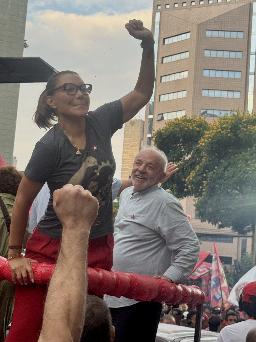 VeryLittleRed's tweet photo. Así me tiene que ver mi novio cuando estemos luchando contra el avance de la ultraderecha y el fascismo en Latinoamérica.❤️‍🔥 https://t.co/JEm2FL0NhA