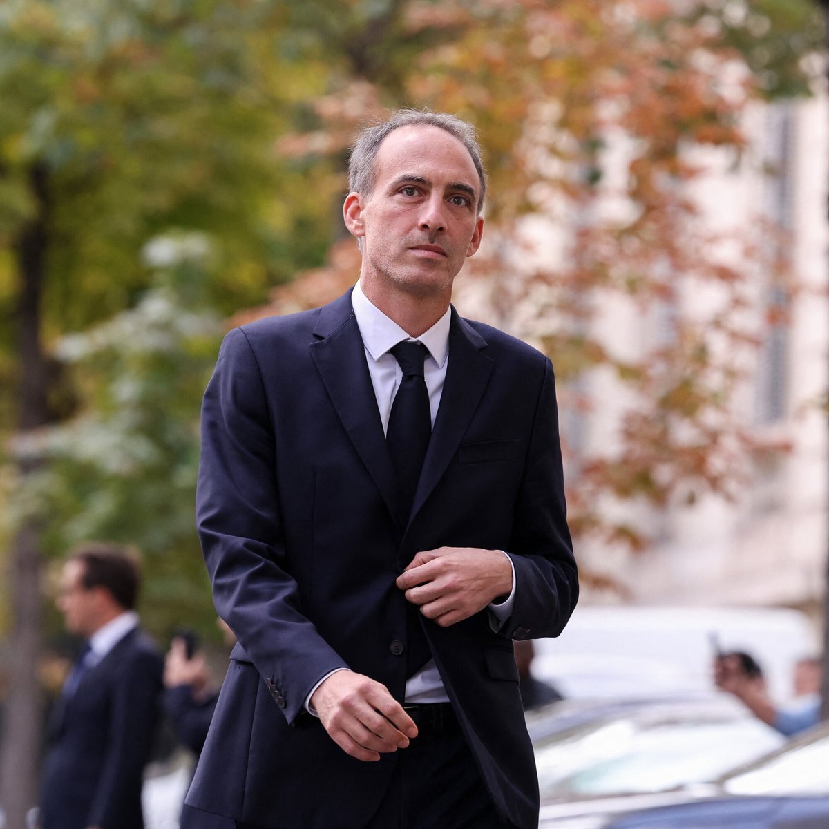 RTLFrance's tweet photo. Il "pisse" sur Jean-Luc Mélenchon et accuse Ségolène Royal d'avoir "fait la danse du ventre" devant Emmanuel Macron : des propos privés de Raphaël Glucksmann font bondir la gauche ➡️ https://t.co/UcIxcRtMTy https://t.co/sUbgH9YAFY