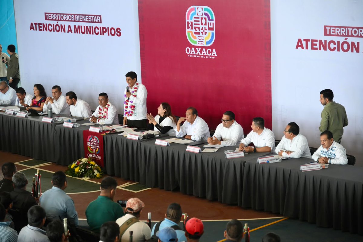 ahoraoaxacanot's tweet photo. 🏛️🤝 Anuncia Salomón Jara apoyos integrales en favor del desarrollo de Santa Cruz Zenzontepec
|#SalomónJara |#GobiernoDeOaxaca | #Economía
Nota aquí ⬇️
https://t.co/3yzXdV3yz5 https://t.co/6vhR6d0sAH