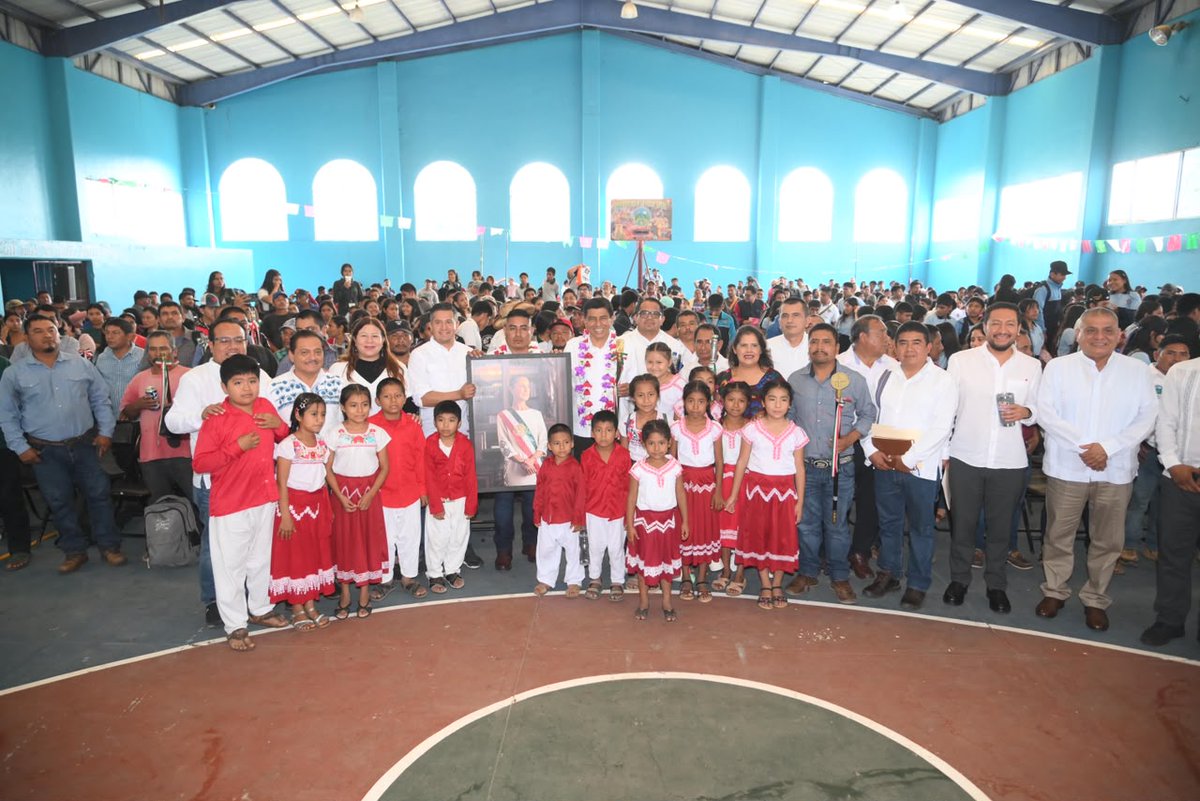 ahoraoaxacanot's tweet photo. 🏛️🤝 Anuncia Salomón Jara apoyos integrales en favor del desarrollo de Santa Cruz Zenzontepec
|#SalomónJara |#GobiernoDeOaxaca | #Economía
Nota aquí ⬇️
https://t.co/3yzXdV3yz5 https://t.co/6vhR6d0sAH