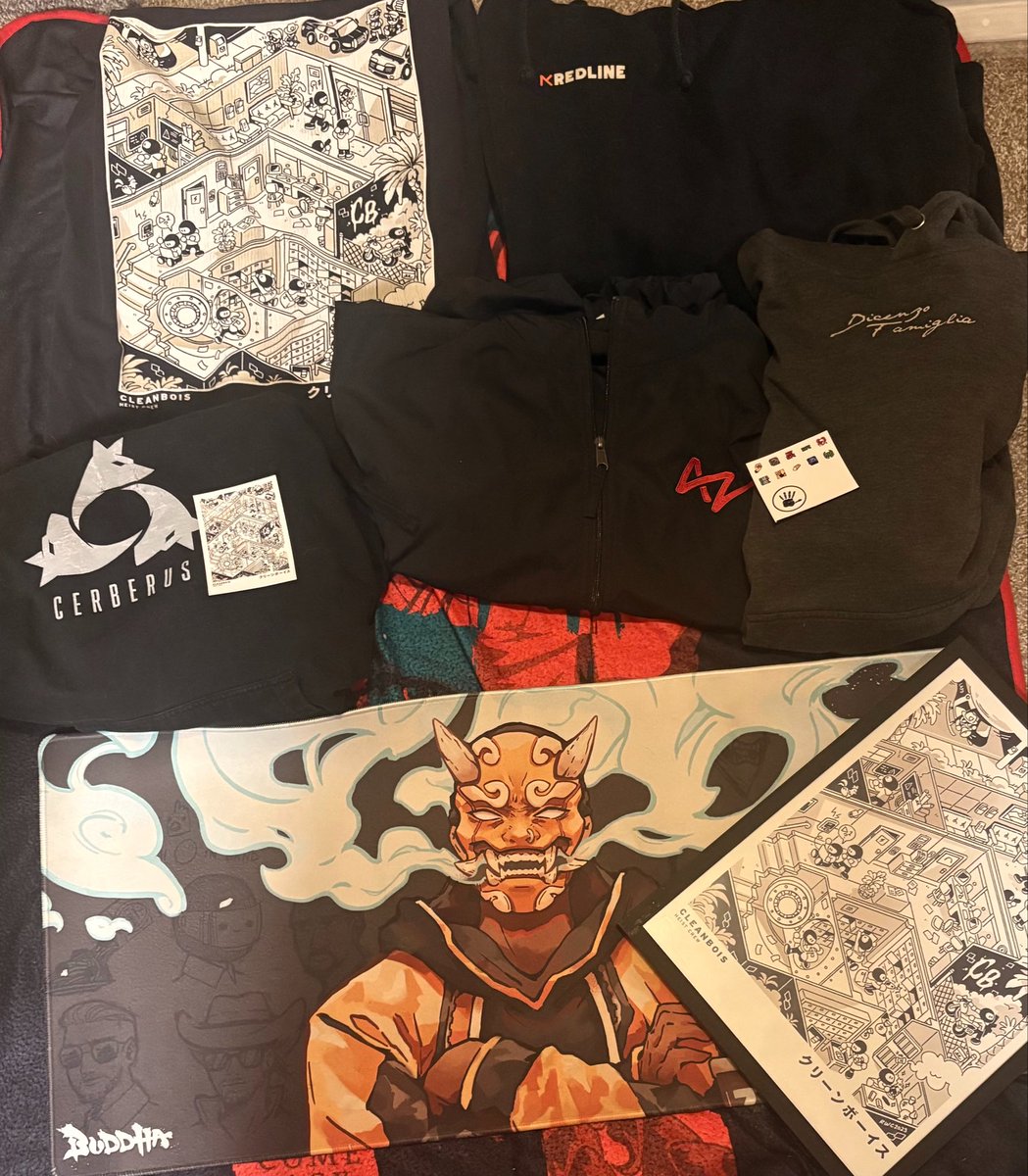 defaultsel's tweet photo. Clean your closets guys! You never know what ancient artifacts you may find. https://t.co/azdHoq4UIV