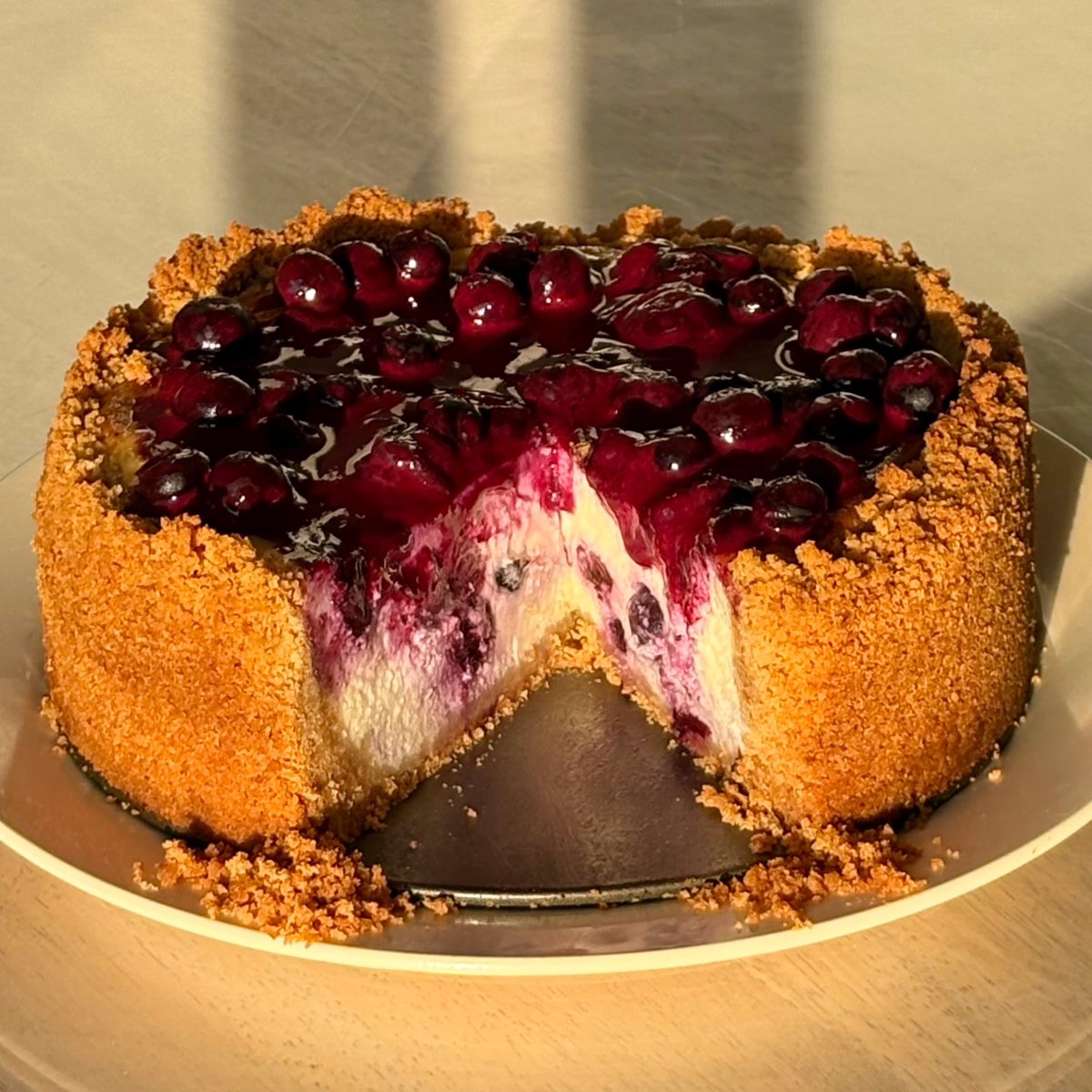 saweeeties's tweet photo. blueberry rose almond cheesecake https://t.co/iAov7irF1p