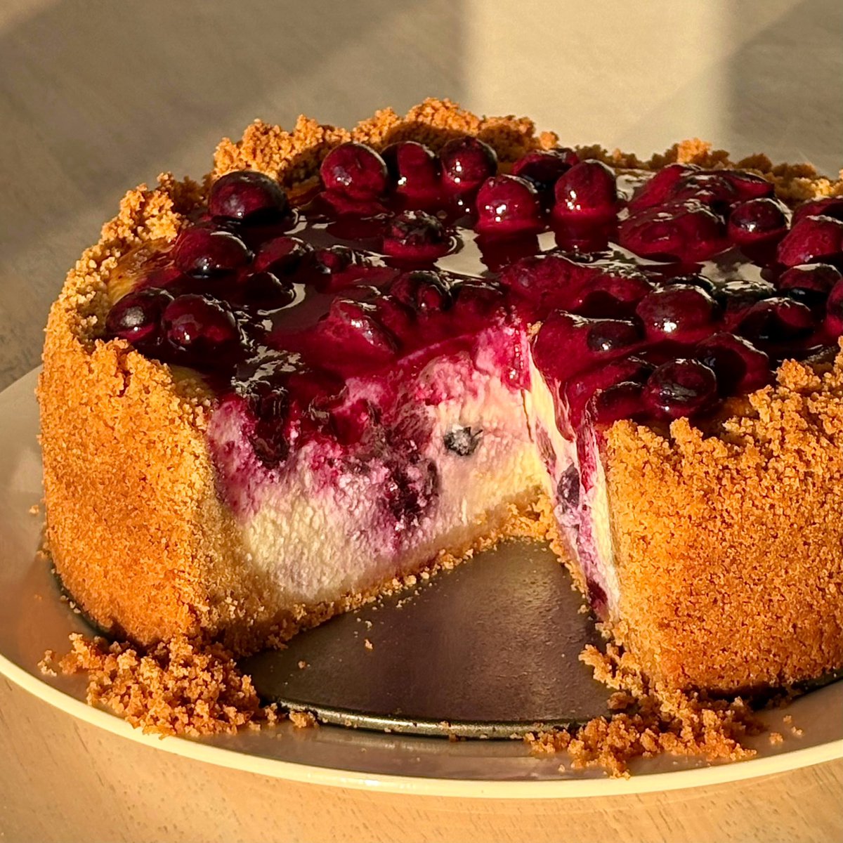saweeeties's tweet photo. blueberry rose almond cheesecake https://t.co/iAov7irF1p