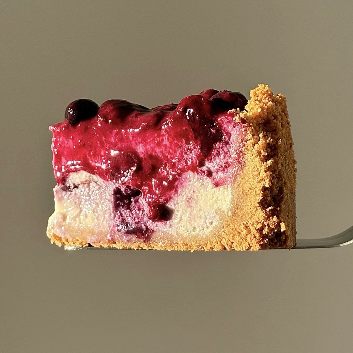 saweeeties's tweet photo. blueberry rose almond cheesecake https://t.co/iAov7irF1p