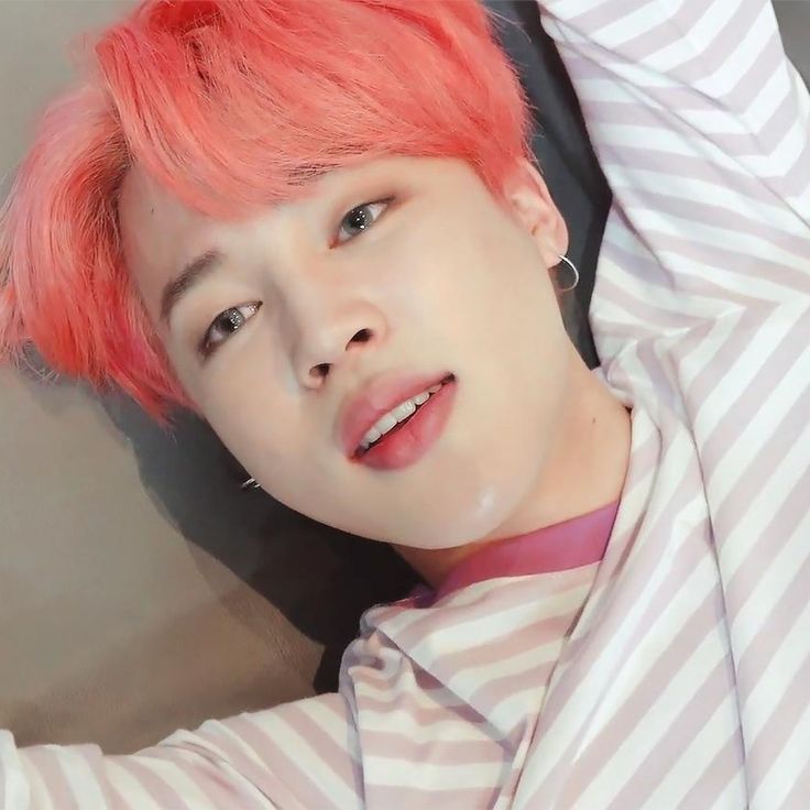 samlovsyg93's tweet photo. au ym!! #au #yoonmin

Donde yg y jm son vecinos desde siempre, nunca se llevaron bien, o es lo que recuerdan.
Para mala suerte de ambos la familia de jm abre una pastelería, donde las creaciones del pelirosa son la sensación y lamentablemente, los postres preferidos del rubio. https://t.co/pLsy5aFBaX