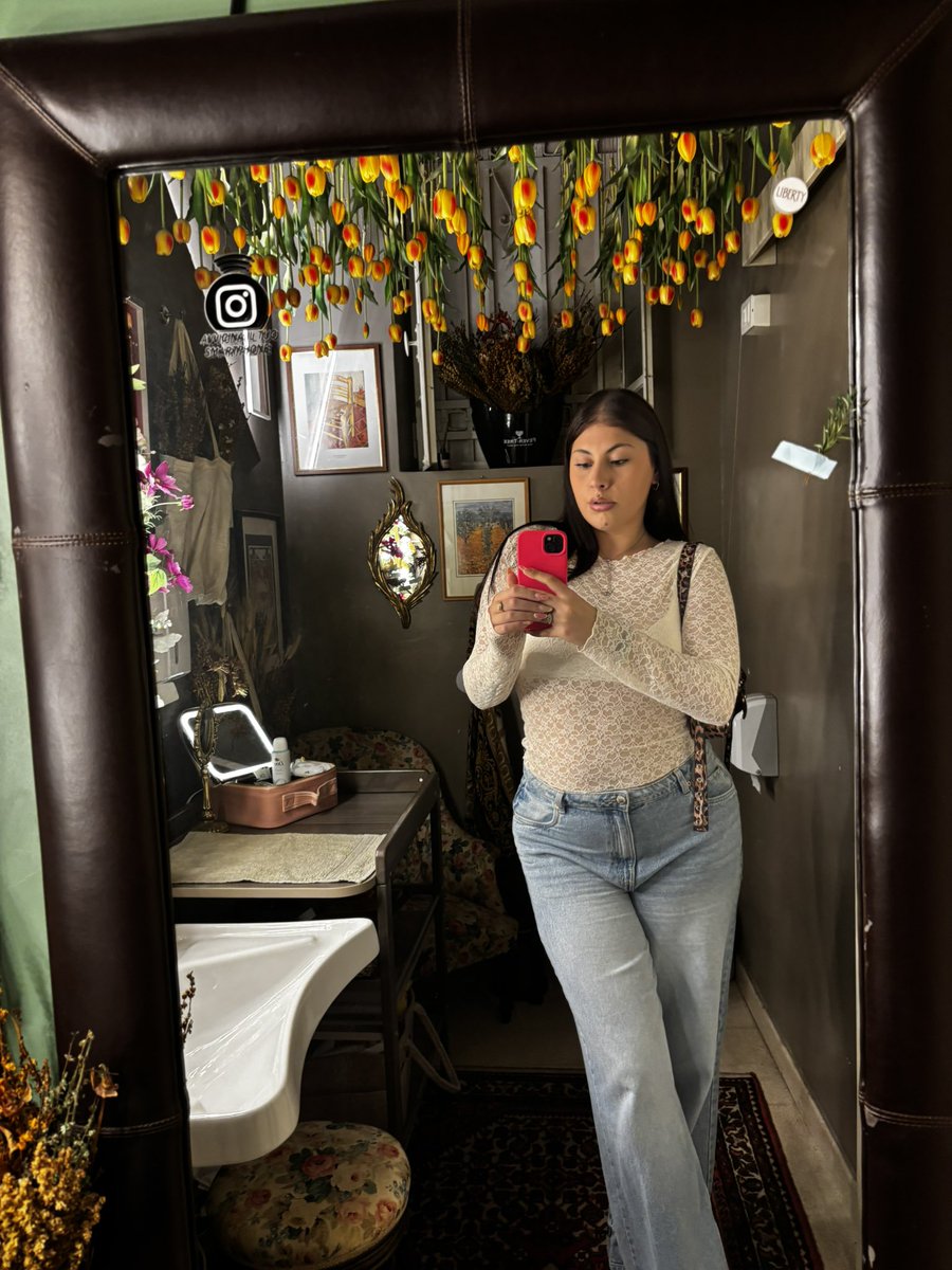 notyoursugarb's tweet photo. stasera sono stata a cena con mia mamma in un posto veramente troppo bello MA GUARDATE IL BAGNO https://t.co/Z7NcUBuZKZ