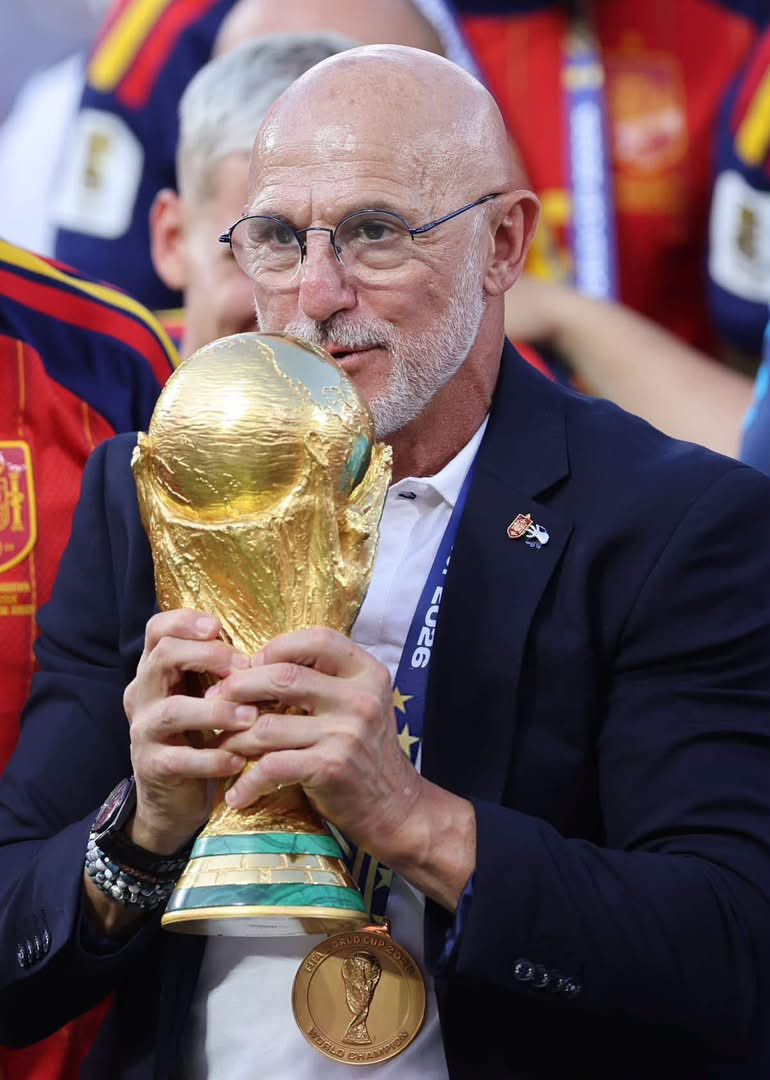 KINGTITO06's tweet photo. 🔥 🌠 Spain become the first men's team in international football history to reach 41 consecutive games 𝐔𝐍𝐁𝐄𝐀𝐓𝐄𝐍 🇪🇸✨

𝐇𝐲𝐬𝐭𝐨𝐫𝐢𝐜𝐚𝐥 𝐬𝐭𝐫𝐞𝐚𝐤. 🔥

#uefanationsleague #spain https://t.co/mplKtl6QUa