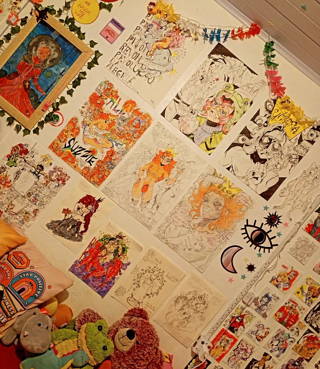 0Drowhler's tweet photo. Parede de artes ( foto antiga, já mudou muito) https://t.co/bSpi8wtk2Y
