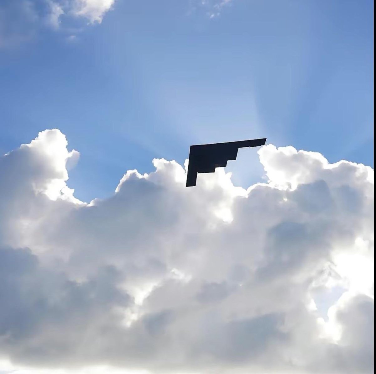 MichaelFKane's tweet photo. Everyone talks big until the sky starts missing pixels. https://t.co/035iOoyXbh