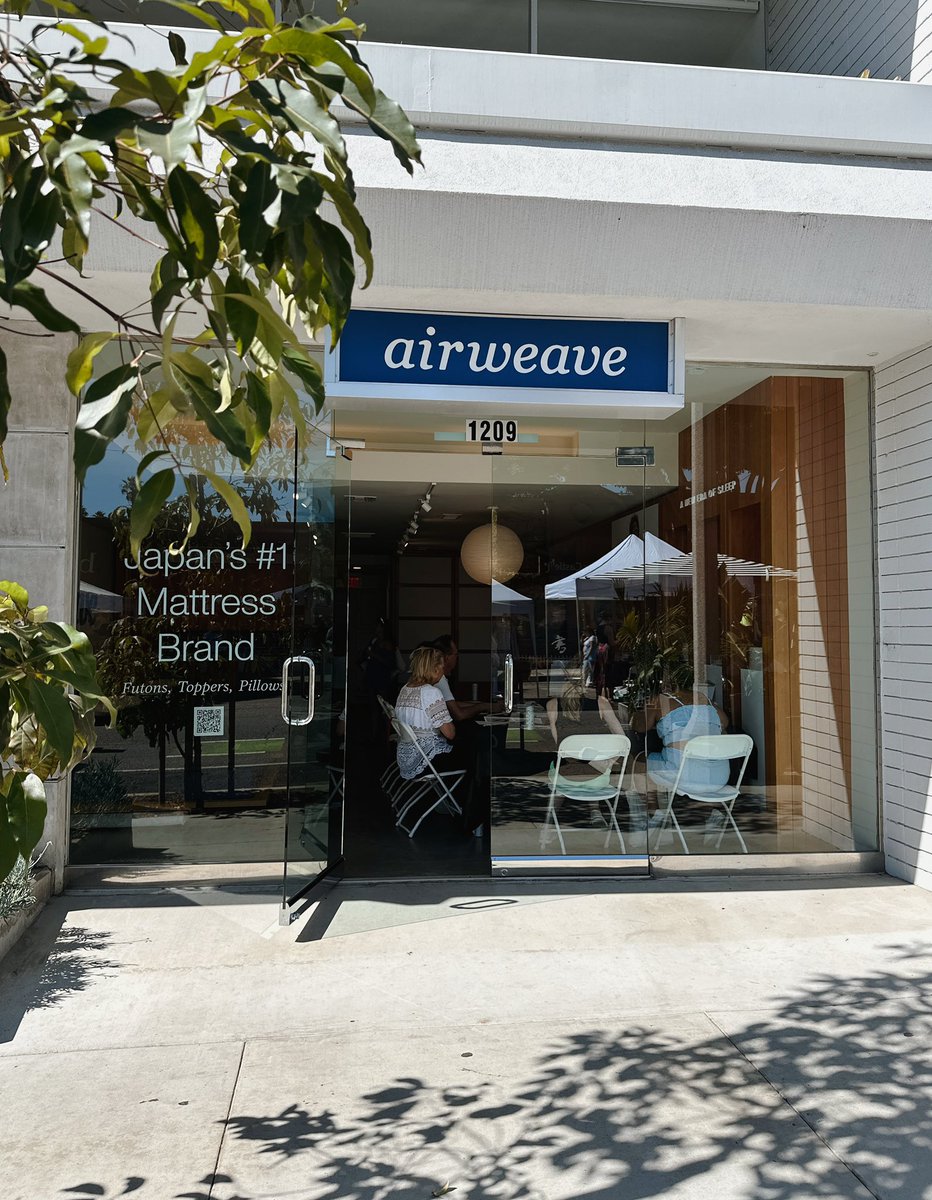 airweaveUSA's tweet photo. Stop by for a Japanese calligraphy lesson by @beikokushodo at Airweave today, October 3rd, until 4:30pm 🖌️ Enjoy the Montana Ave Art Walk and take your art home with you! 

#santamonica #artwalk #montanaave #calligraphy #laartscene https://t.co/c7hO4sOdUo