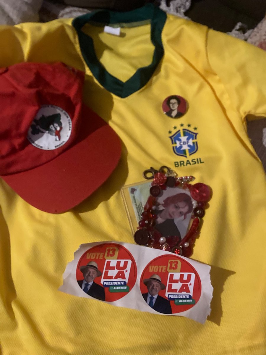 liliagape's tweet photo. gente qual vcs acham que serve mais https://t.co/1UAkHOvyU0