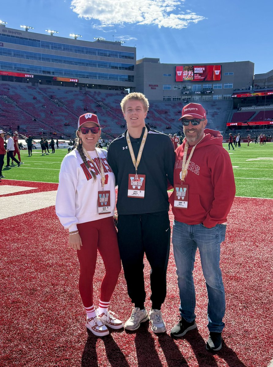Cale_britt6's tweet photo. This is why I committed here…
Dominate Defensive Performance….💪🦡💪🦡
Look who we ran into @stevestricker 🏌️‍♂️ https://t.co/Yr6RNzL7oE