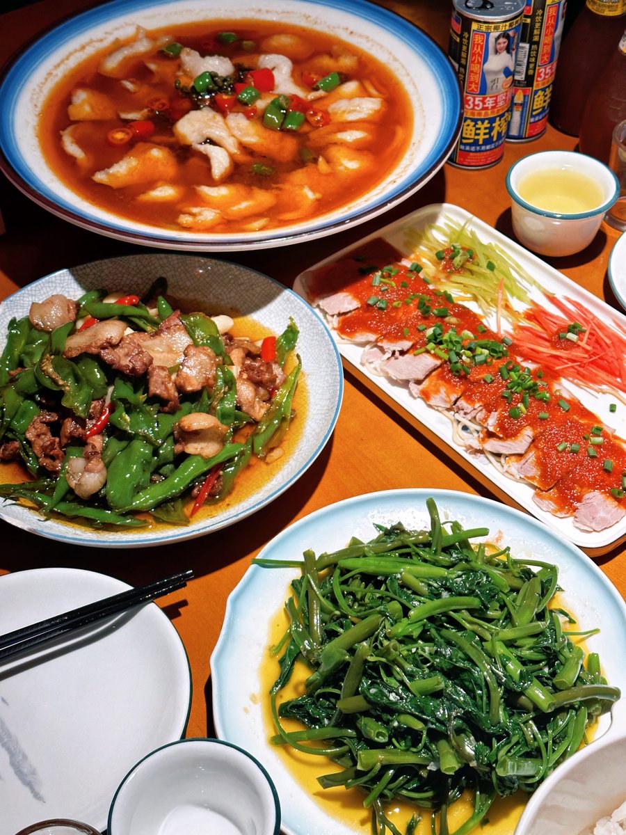 iyvaellaro7xjqp's tweet photo. [A bowl of perfectly made dishes with rich, smooth sauce—deliciousness that truly satisfies every taste bud!]， https://t.co/iPY6lxXxgQ