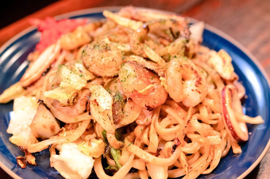 yksbjiro's tweet photo. おはようございます。昨日も沢山のご来店ありがとうございました。今日はお好み焼きとエビ焼きそばが若干少なめ予報です。逆に裏メニューもあるかも？腱鞘炎がちょっとしんどいお年頃ですが今日も元気にどっこいしょ。 https://t.co/NjSonj50gJ