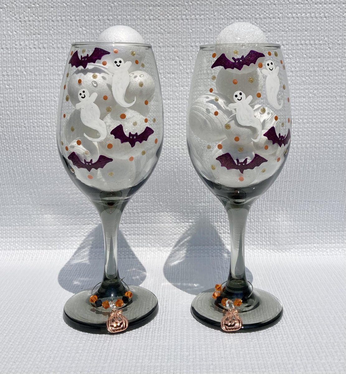 LPaintitpretty's tweet photo. Get ready for Halloween https://t.co/CuhyiOToPo #halloween #glasses #art #SMILEtt23 #giftidea #octoberbirthday #ShopNow #shopsmall #craftbizparty #ShamelessSelfpromoSaturday https://t.co/TSKVSTjdIY