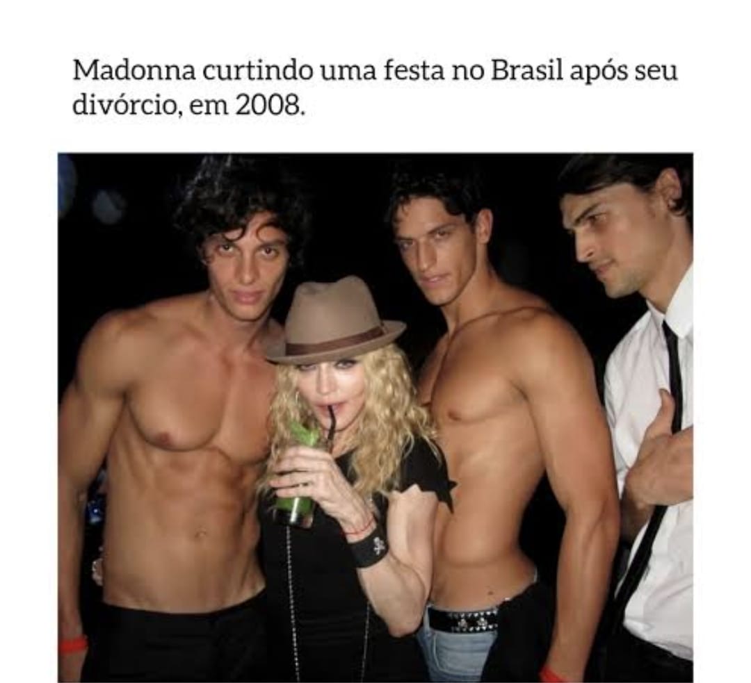 picturetoburrrn's tweet photo. minha professora de economia internacional no comício do Lula igual a madonna https://t.co/i1Q5hUVFf5