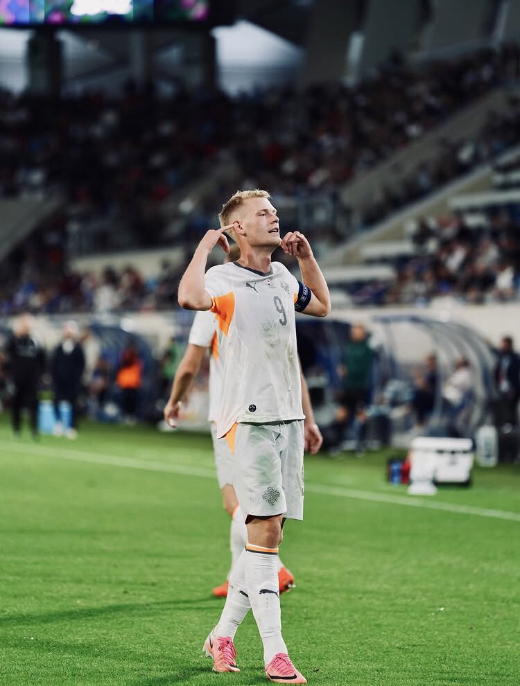 MrCedii's tweet photo. 1/3 
Orri Óskarsson bu sezon bambaşka bir 
seviyeye geçiyor, şimdiden not edin! ✍️🇮🇸

📌 Verimlilik: Geçen sezon yaşadığı 
sakatlığa karşın 25 maçta 10 gol üreterek 
müthiş bir oran yakaladı. 👇 https://t.co/BYniNcYq3E